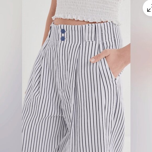URBAN OUTFITTERS Mack Wide Leg High Waist Pleated Crop Stripe Pants White Blue 4 - Picture 2 of 10